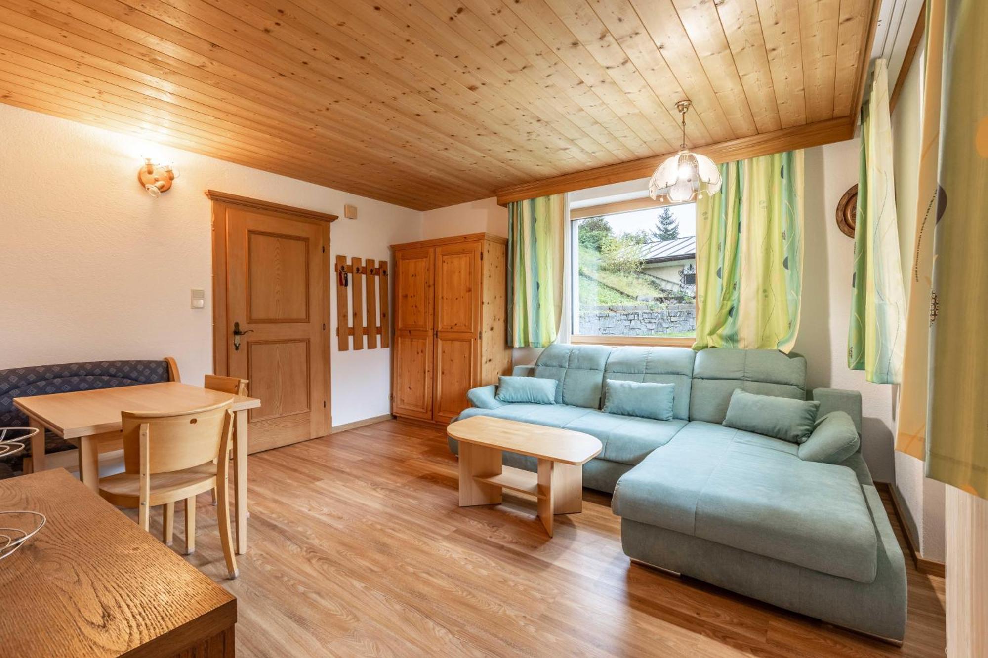 Haus Weinberg Apartment เพทท์นอย อัม อาร์ลแบร์ก ภายนอก รูปภาพ