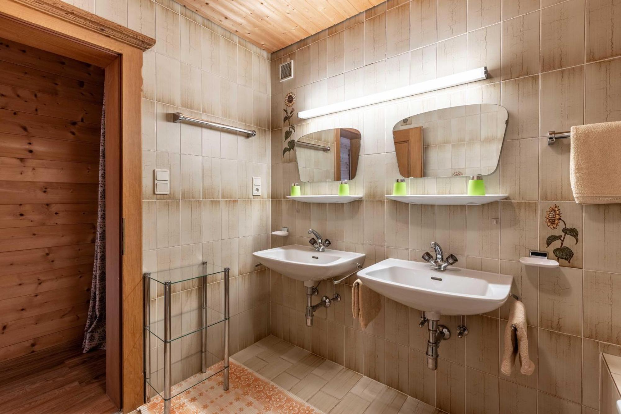 Haus Weinberg Apartment เพทท์นอย อัม อาร์ลแบร์ก ภายนอก รูปภาพ